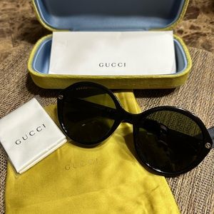 GUCCI Authentic Sunglasses style GG0023S Made in Italy.